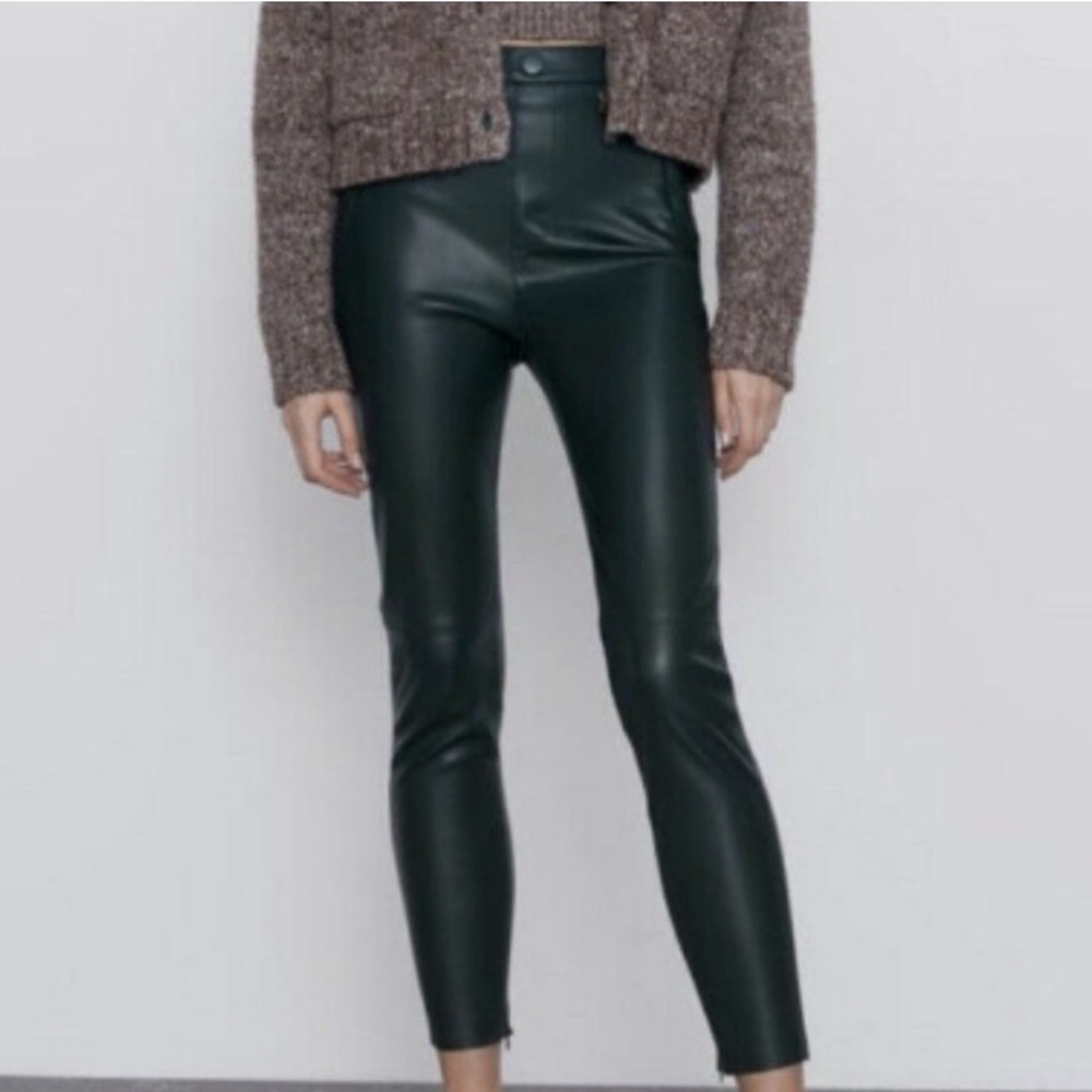 NWOT Zara Dark Green Leather high-waisted leggings. Size M. Ankle Zip